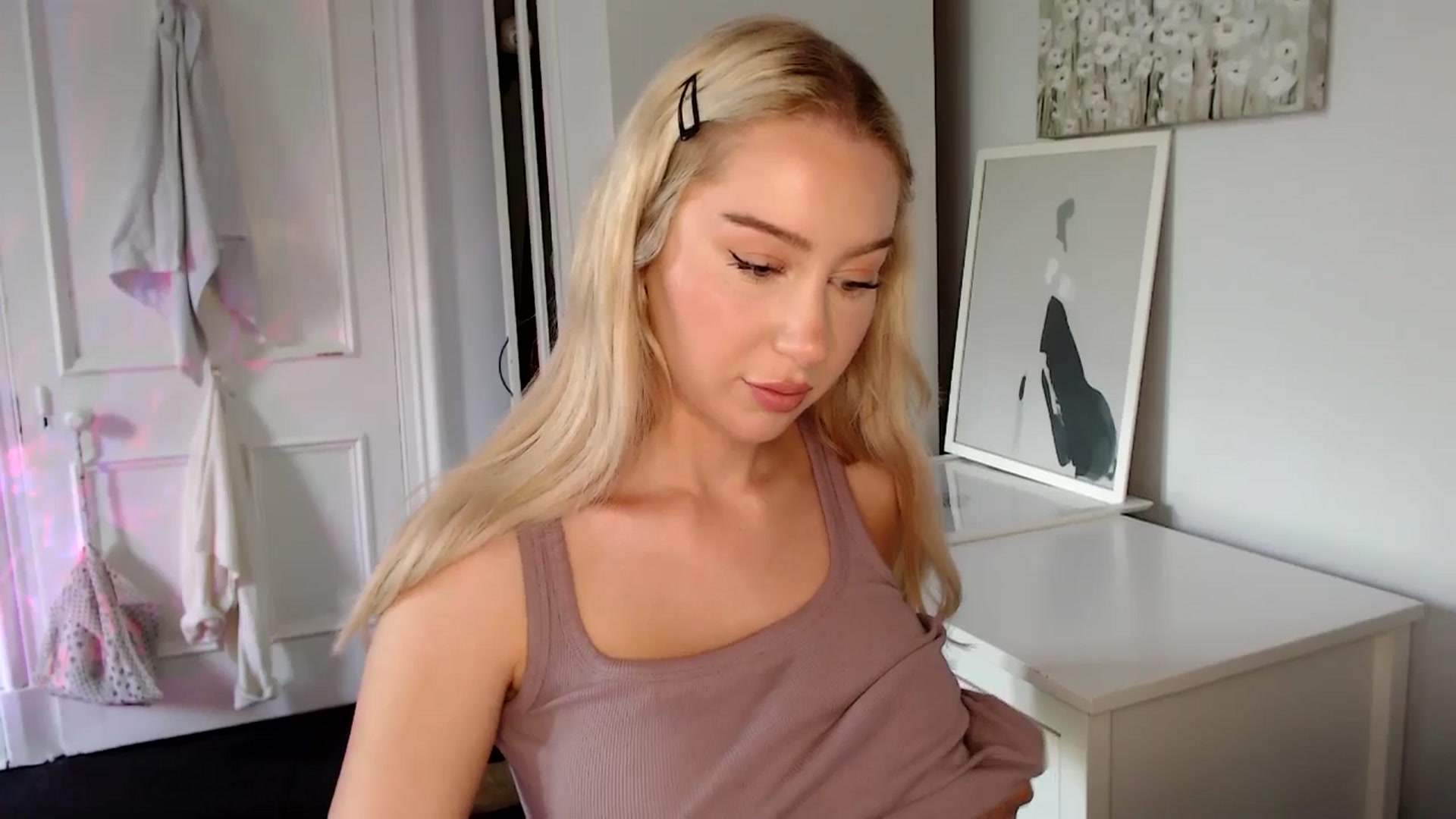 Gallery image thumbnail from British_Cutie's myfreecams stream on, 06/02/2025, 17:37 image 5 of 20