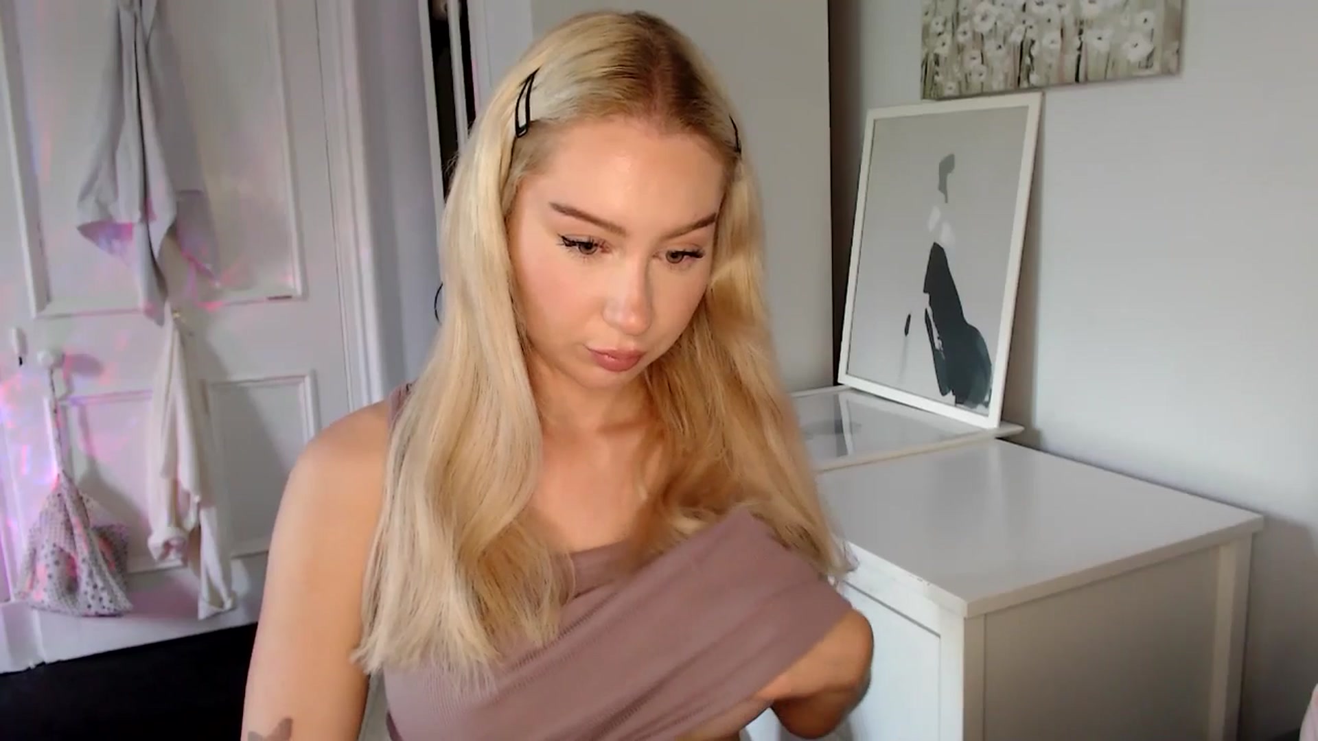 Gallery image thumbnail from British_Cutie's myfreecams stream on, 06/02/2025, 17:37 image 11 of 20