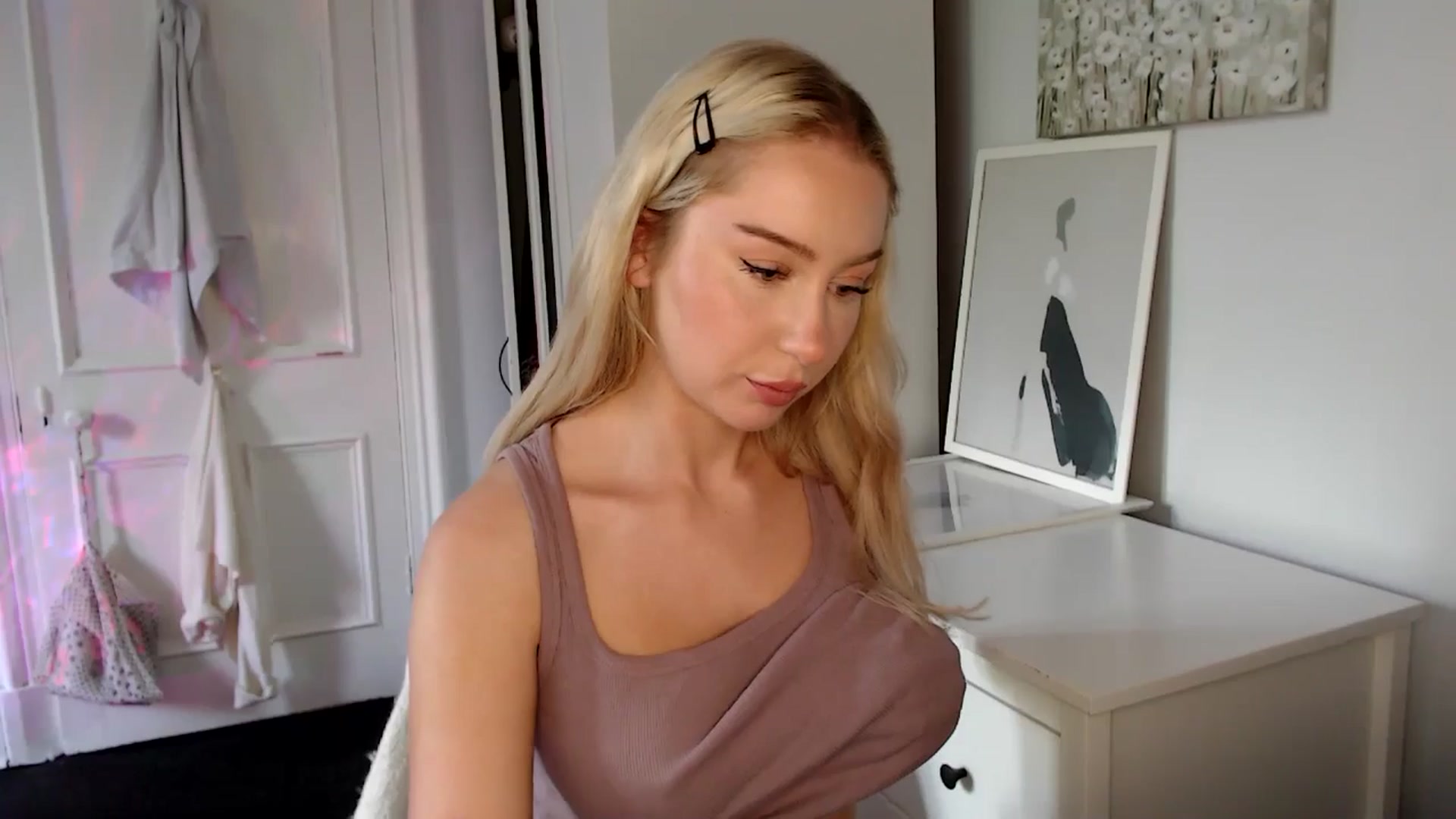 Gallery image thumbnail from British_Cutie's myfreecams stream on, 06/02/2025, 17:37 image 6 of 20