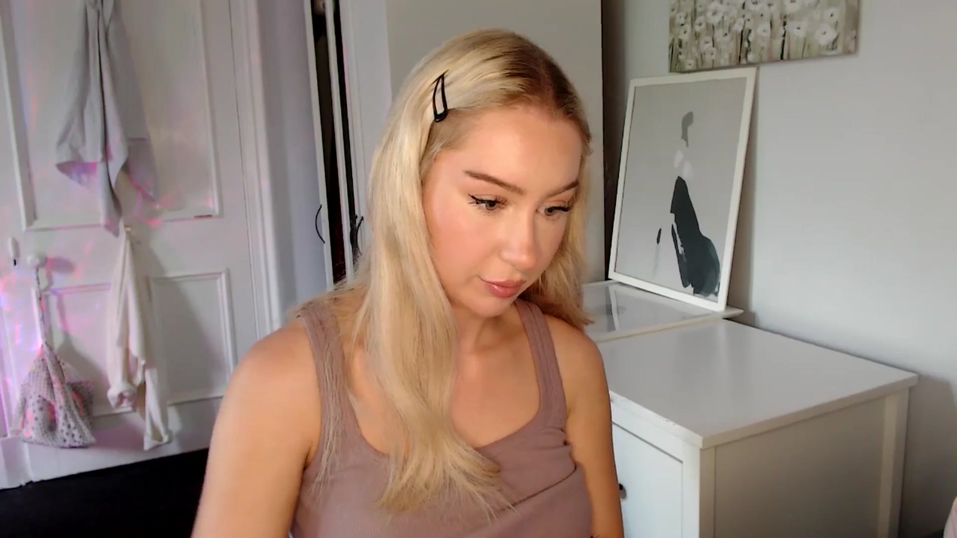 Gallery image thumbnail from British_Cutie's myfreecams stream on, 06/02/2025, 17:37 image 12 of 20