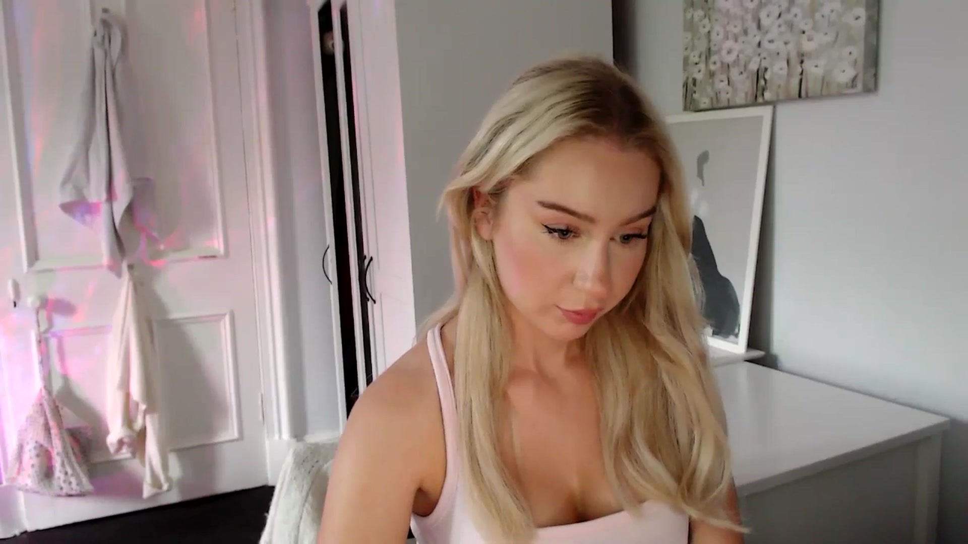Gallery image thumbnail from British_Cutie's myfreecams stream on, 06/02/2025, 18:10 image 19 of 20