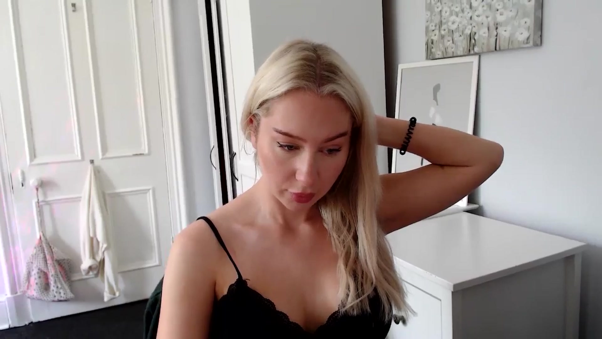 Gallery image thumbnail from British_Cutie's myfreecams stream on, 06/04/2025, 09:26 image 6 of 20