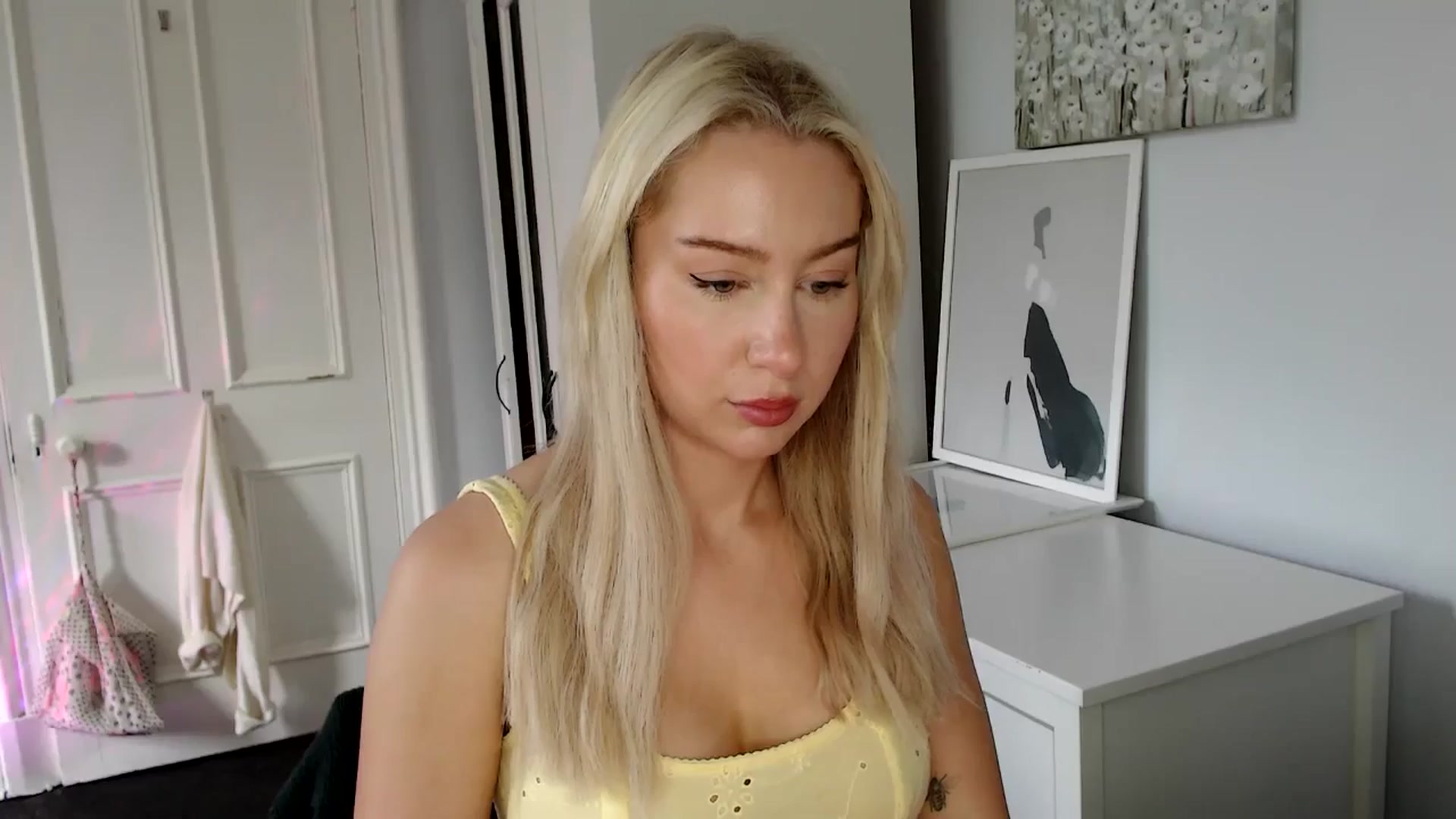 Gallery image thumbnail from British_Cutie's myfreecams stream on, 06/04/2025, 10:48 image 8 of 20