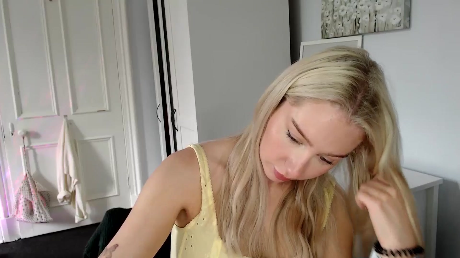 Gallery image thumbnail from British_Cutie's myfreecams stream on, 06/04/2025, 10:48 image 18 of 20