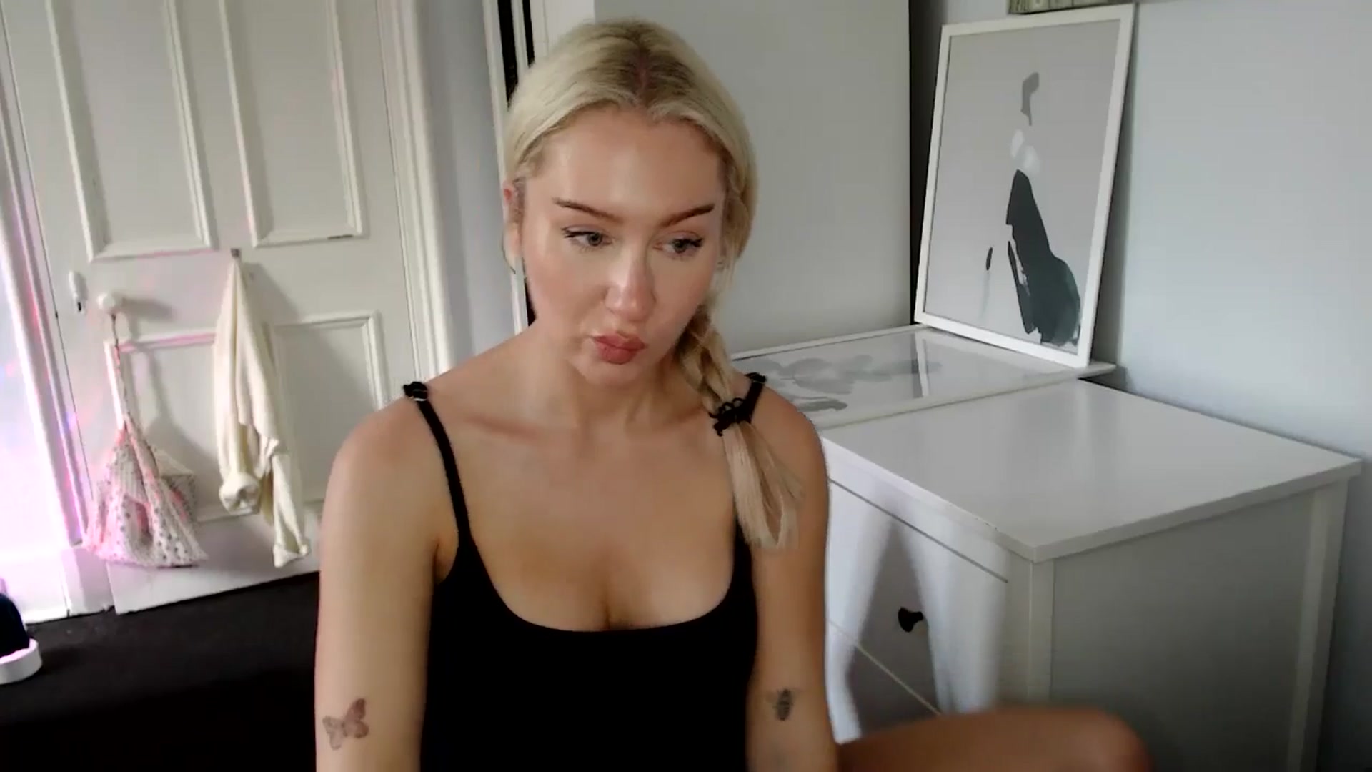 Gallery image thumbnail from British_Cutie's myfreecams stream on, 06/04/2025, 12:08 image 10 of 20