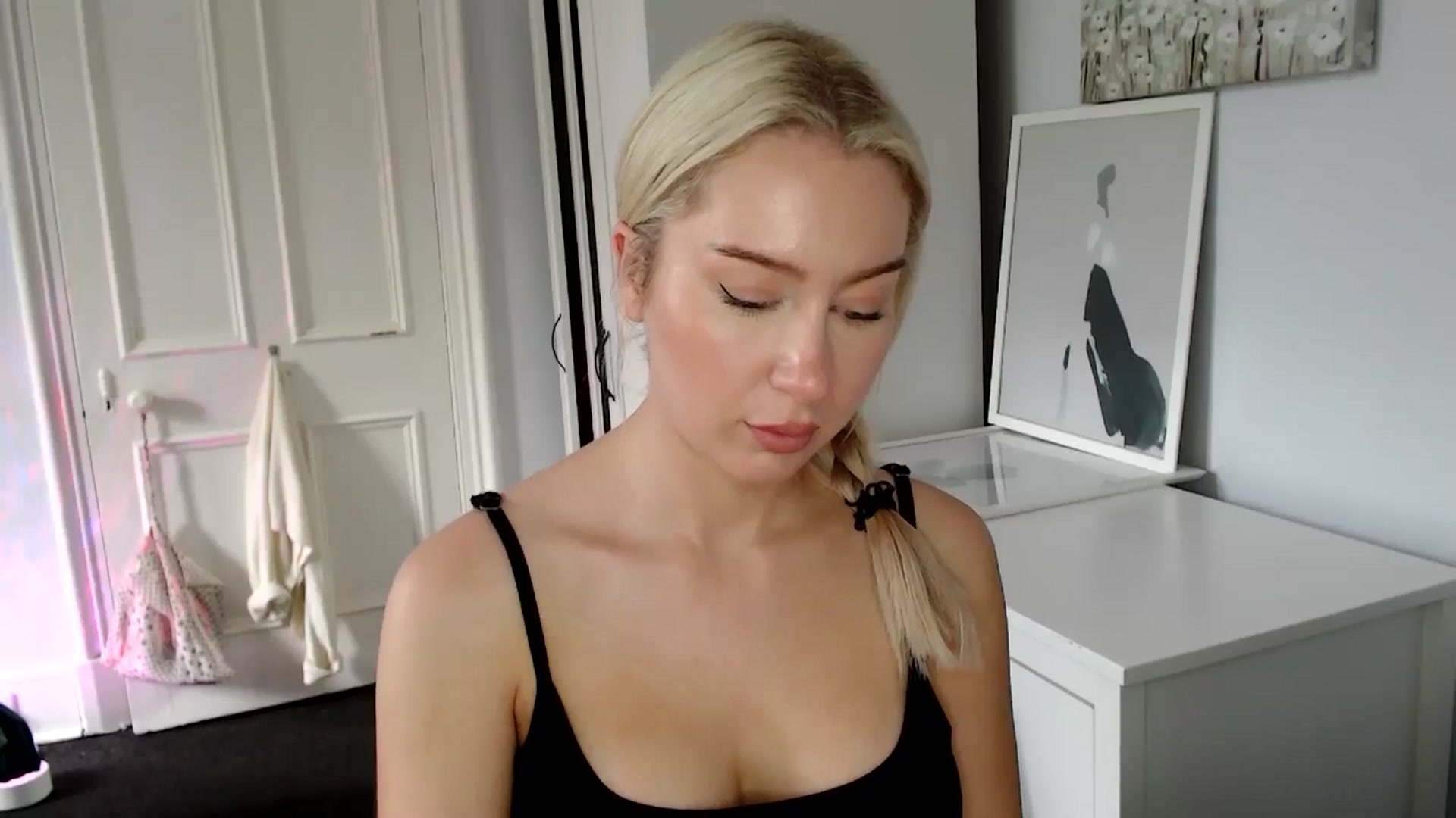 Gallery image thumbnail from British_Cutie's myfreecams stream on, 06/04/2025, 12:08 image 16 of 20