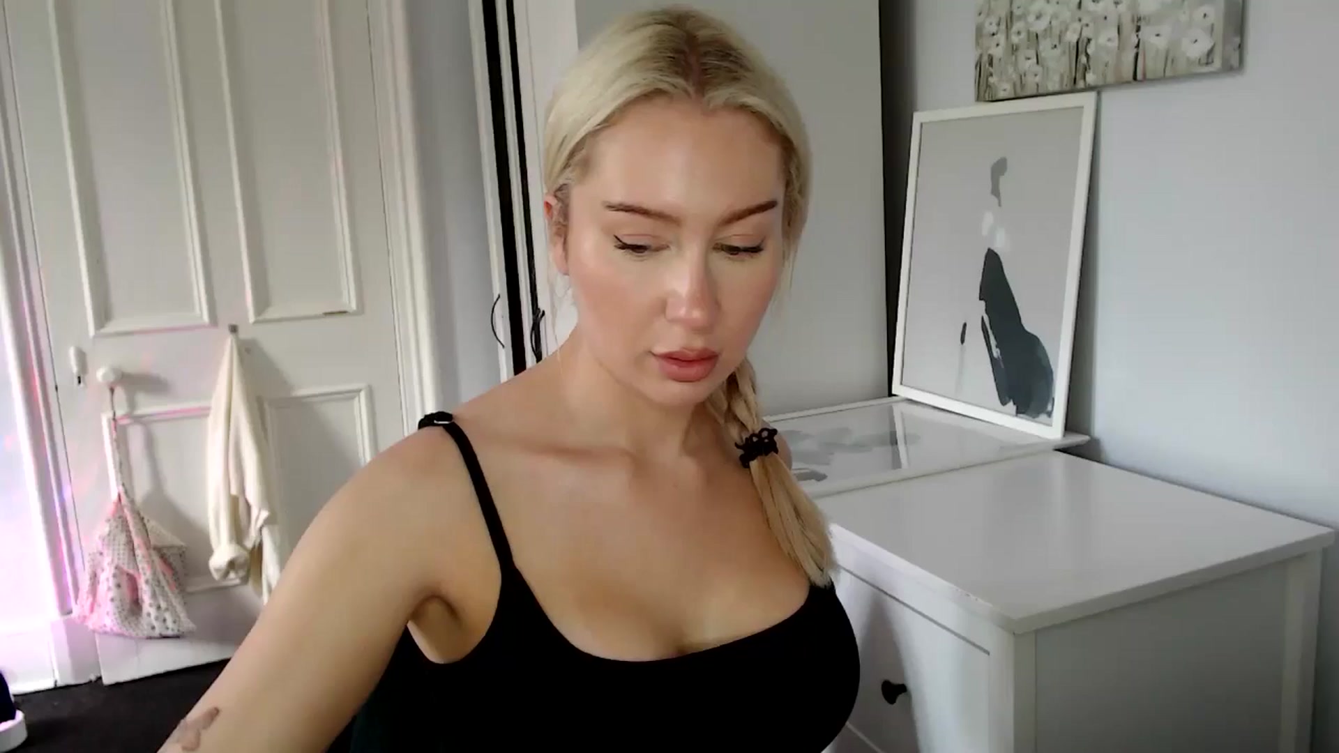 Gallery image thumbnail from British_Cutie's myfreecams stream on, 06/04/2025, 12:08 image 9 of 20