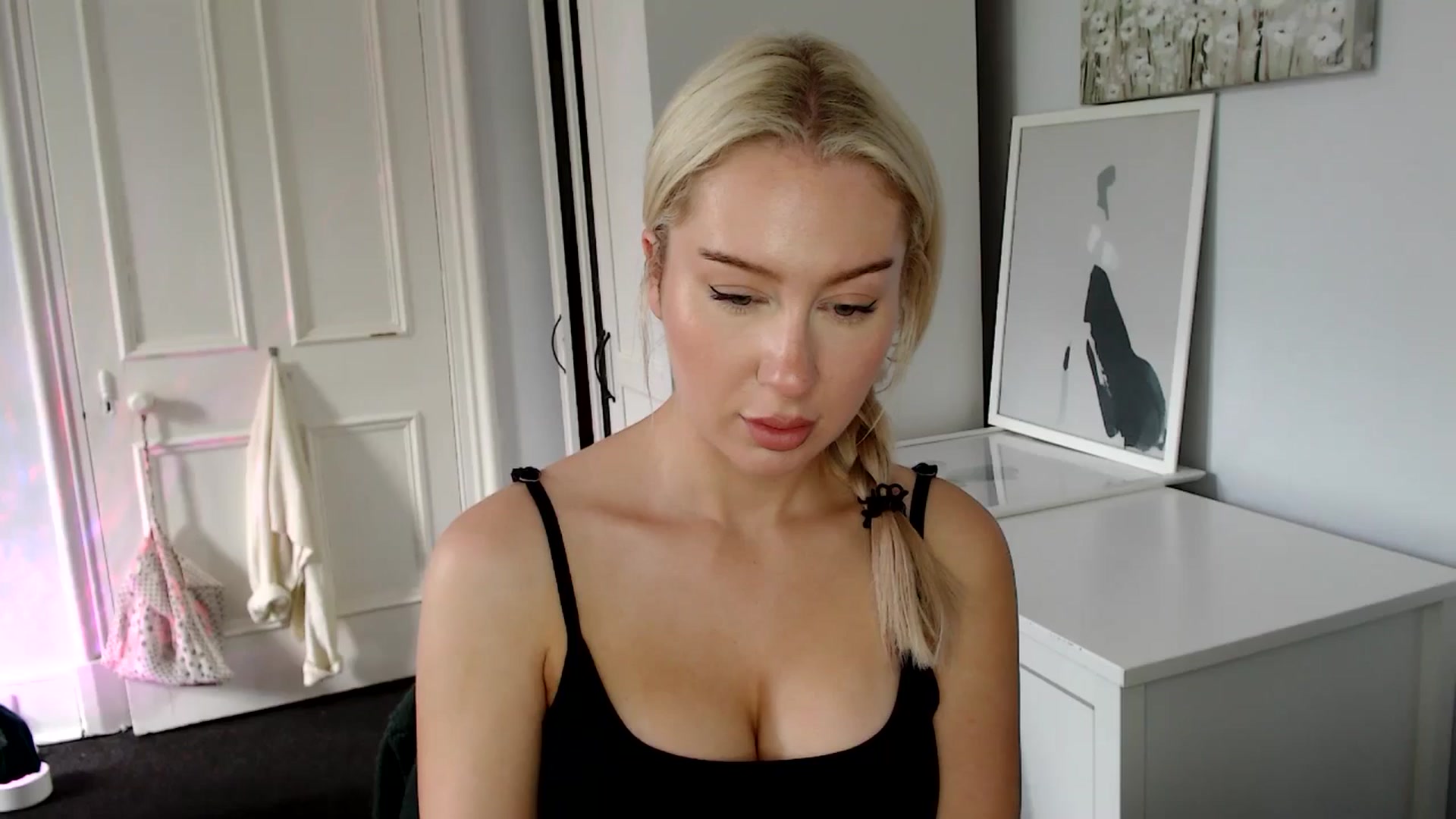 Gallery image thumbnail from British_Cutie's myfreecams stream on, 06/04/2025, 12:08 image 14 of 20