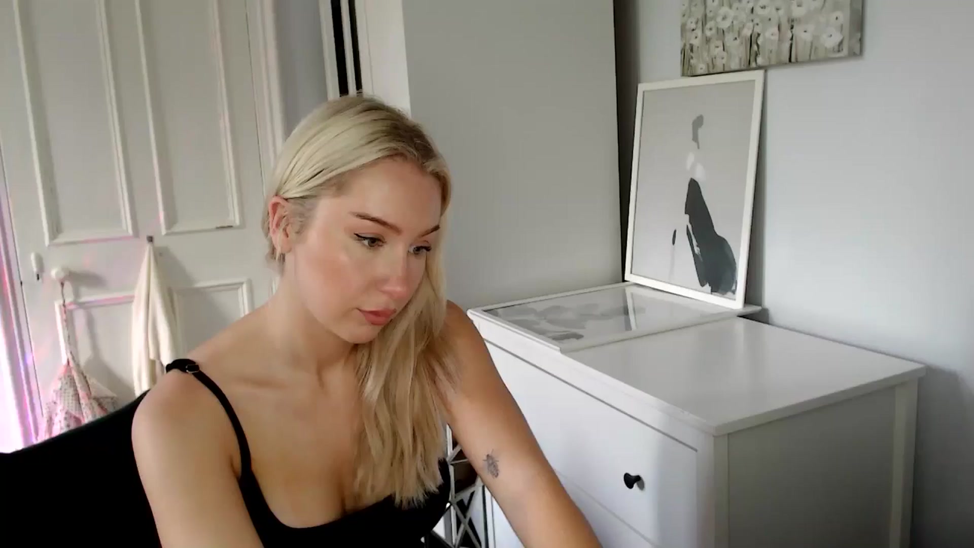 Gallery image thumbnail from British_Cutie's myfreecams stream on, 06/04/2025, 12:08 image 5 of 20