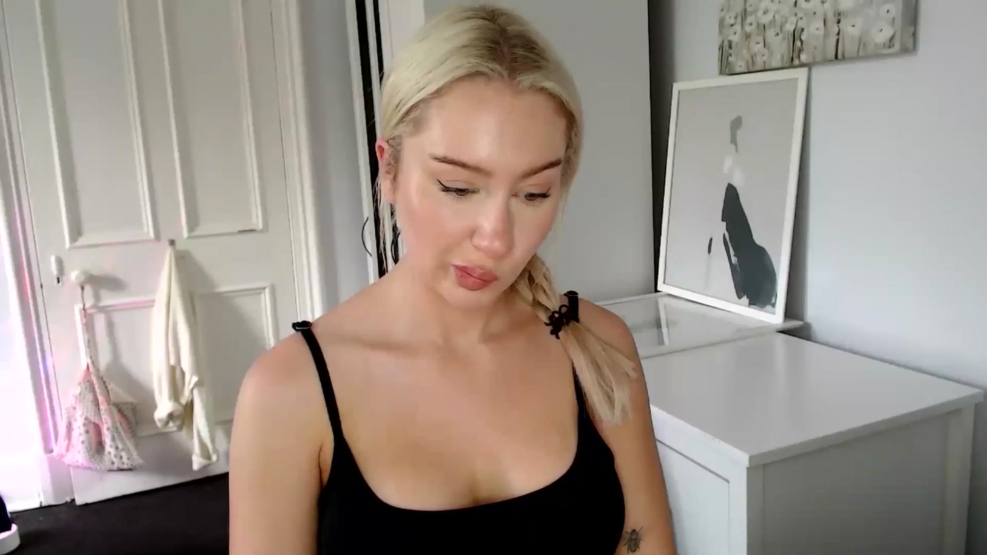 Gallery image thumbnail from British_Cutie's myfreecams stream on, 06/04/2025, 12:08 image 8 of 20