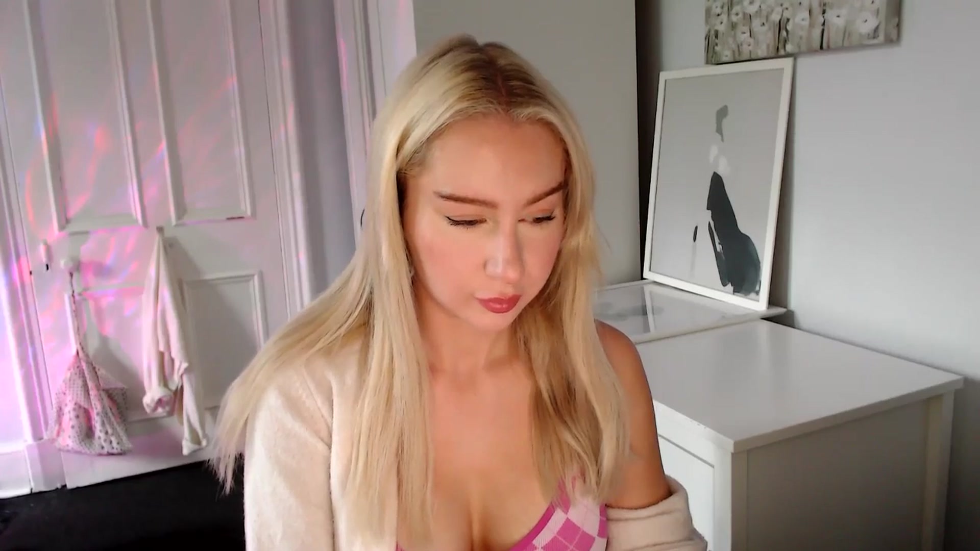Gallery image thumbnail from British_Cutie's myfreecams stream on, 06/04/2025, 19:06 image 3 of 20