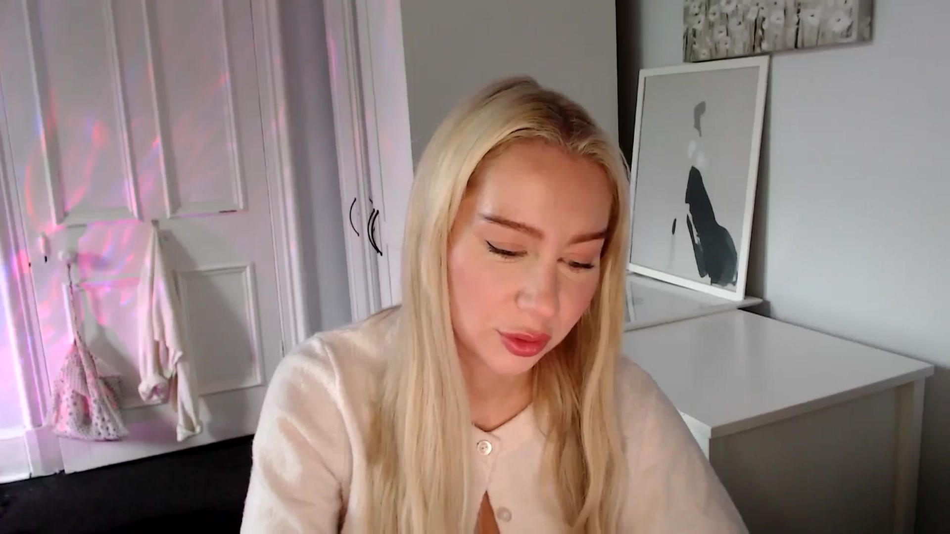 Gallery image thumbnail from British_Cutie's myfreecams stream on, 06/04/2025, 19:06 image 7 of 20
