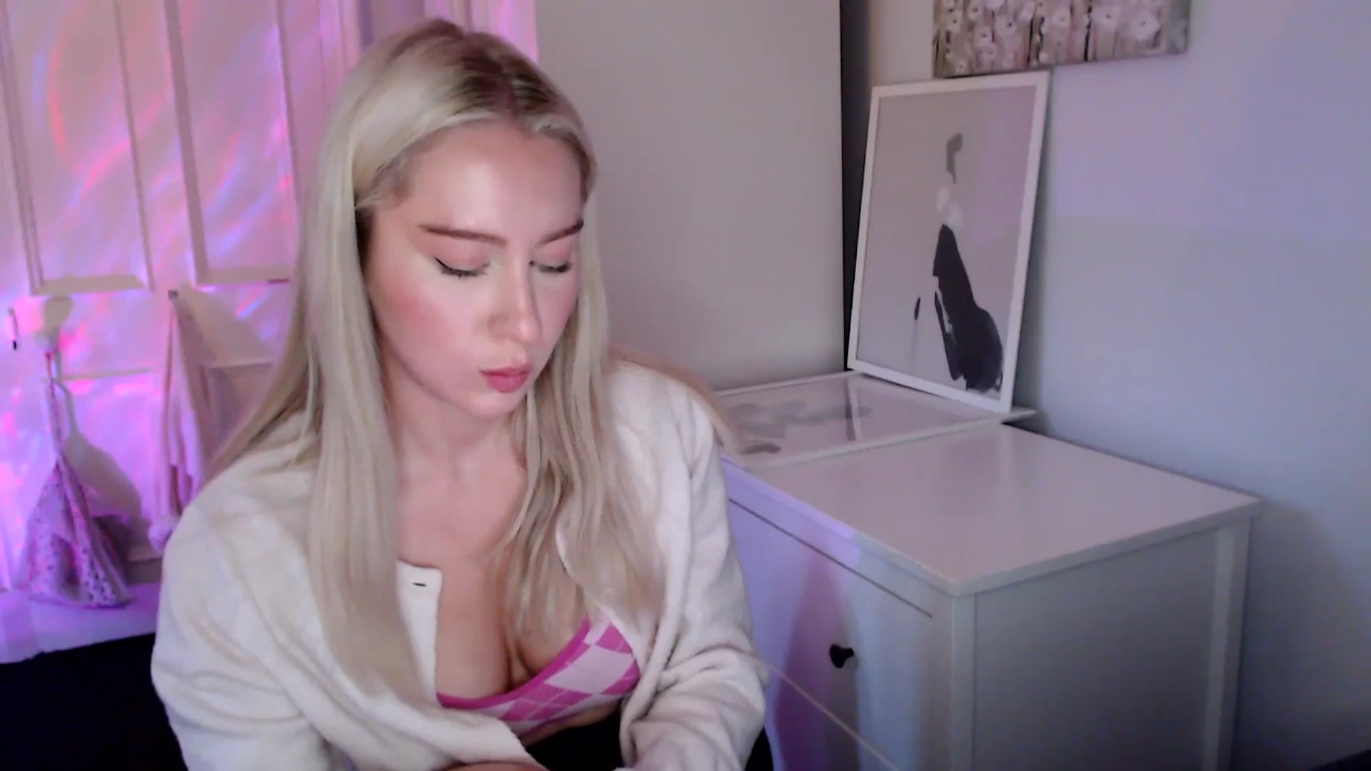 Gallery image thumbnail from British_Cutie's myfreecams stream on, 06/04/2025, 22:22 image 2 of 20
