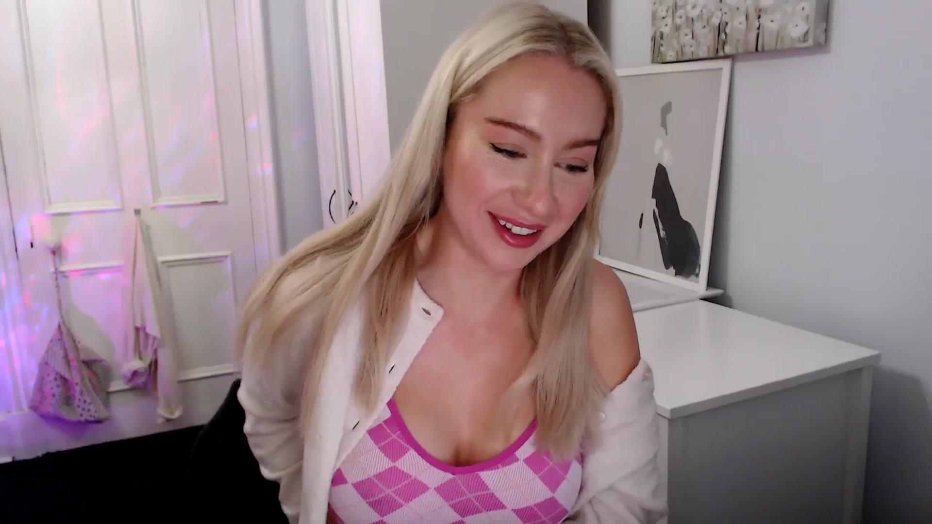 Gallery image thumbnail from British_Cutie's myfreecams stream on, 06/04/2025, 22:22 image 11 of 20