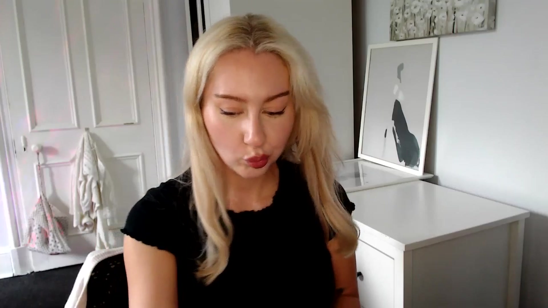 Gallery image thumbnail from British_Cutie's myfreecams stream on, 06/05/2025, 16:09 image 14 of 20