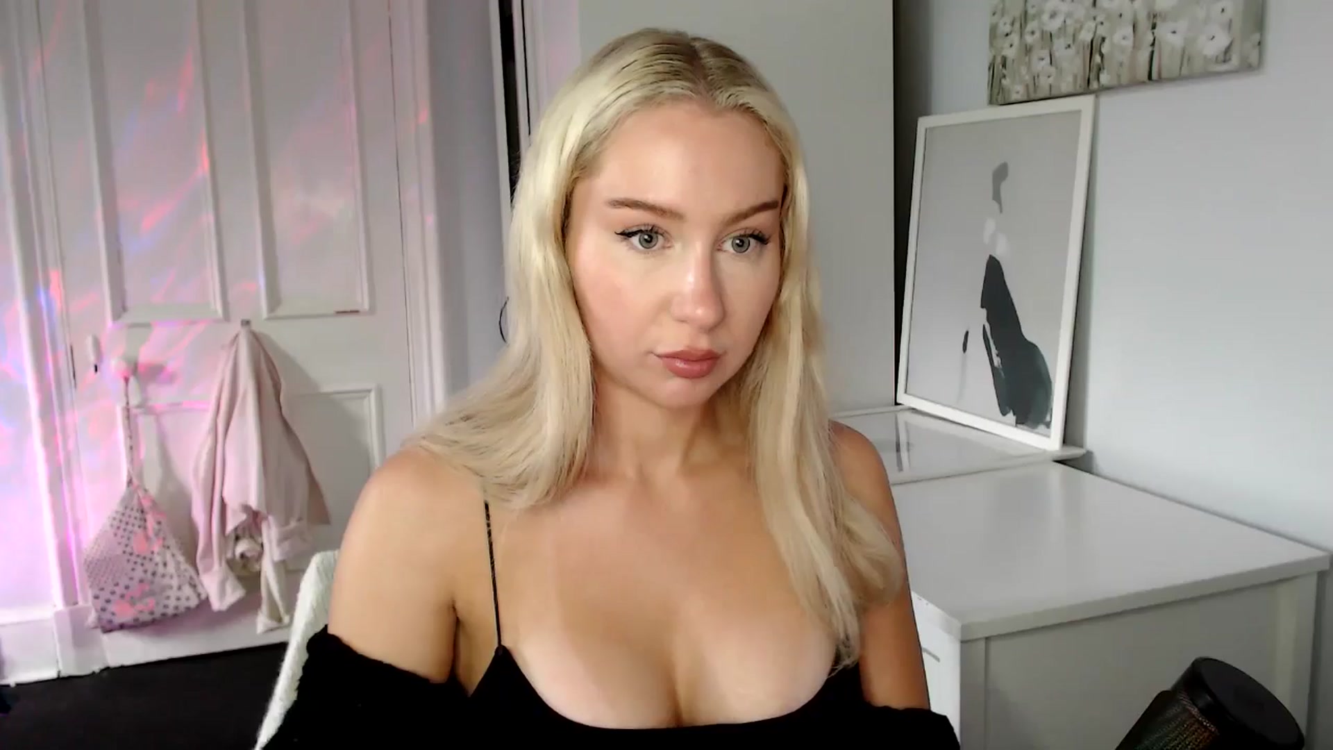 Gallery image thumbnail from British_Cutie's myfreecams stream on, 06/06/2025, 19:09 image 3 of 20