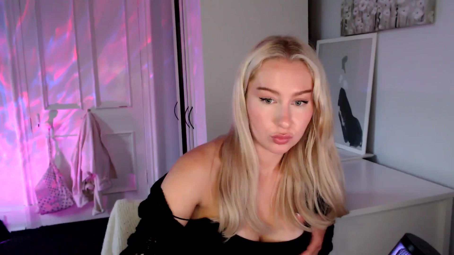 Gallery image thumbnail from British_Cutie's myfreecams stream on, 06/06/2025, 21:41 image 6 of 20