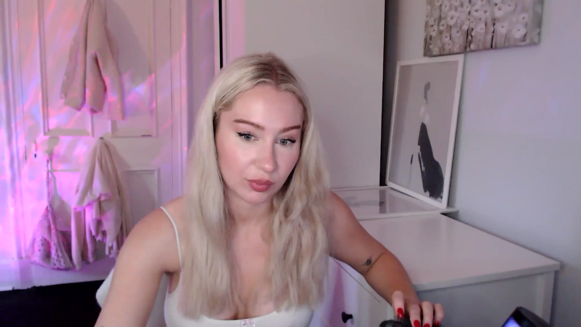 Gallery image thumbnail from British_Cutie's myfreecams stream on, 06/09/2025, 19:20 image 19 of 20
