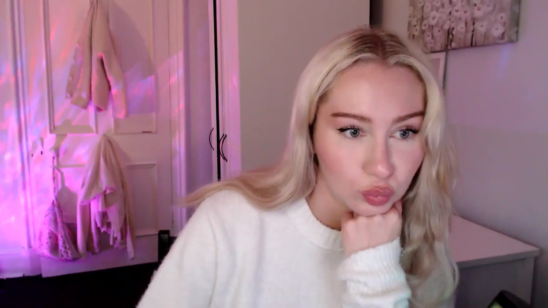 Gallery image thumbnail from British_Cutie's myfreecams stream on, 06/09/2025, 20:23 image 5 of 20