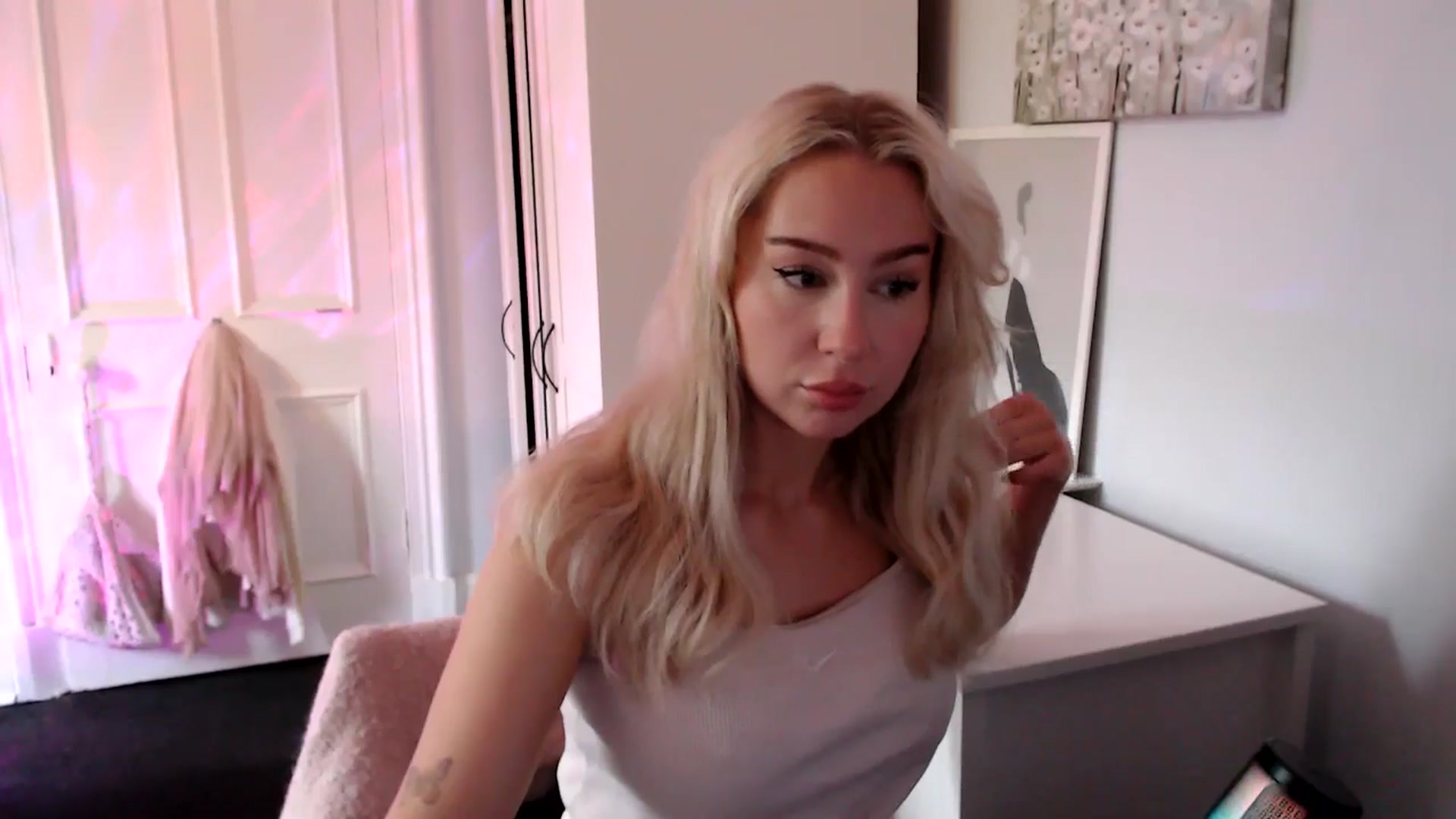 Gallery image thumbnail from British_Cutie's myfreecams stream on, 06/12/2025, 18:20 image 12 of 20