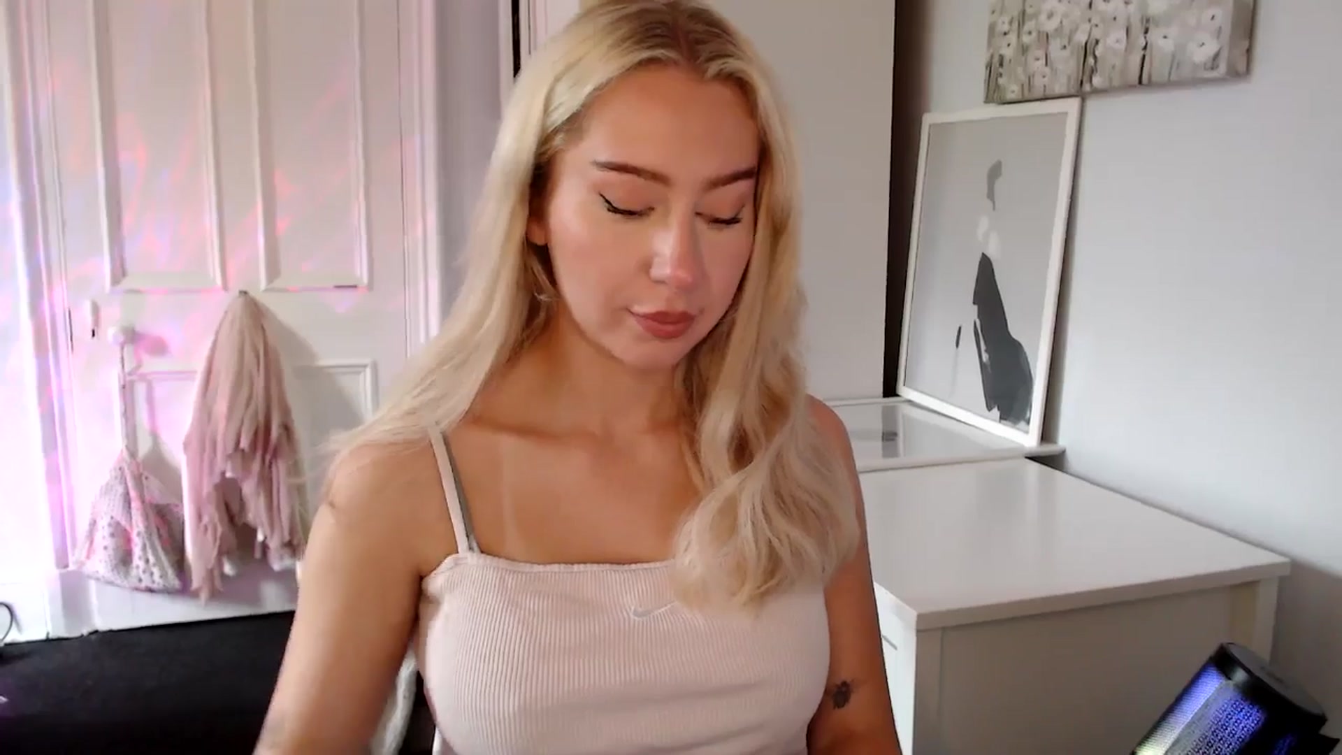 Gallery image thumbnail from British_Cutie's myfreecams stream on, 06/12/2025, 18:20 image 2 of 20