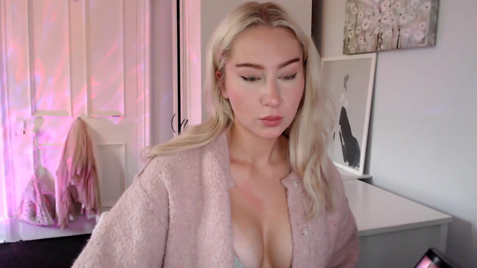 Gallery image thumbnail from British_Cutie's myfreecams stream on, 06/12/2025, 18:20 image 16 of 20