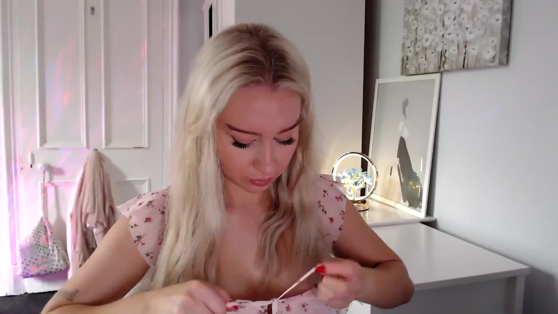 Gallery image thumbnail from British_Cutie's myfreecams stream on, 06/14/2025, 17:36 image 9 of 20