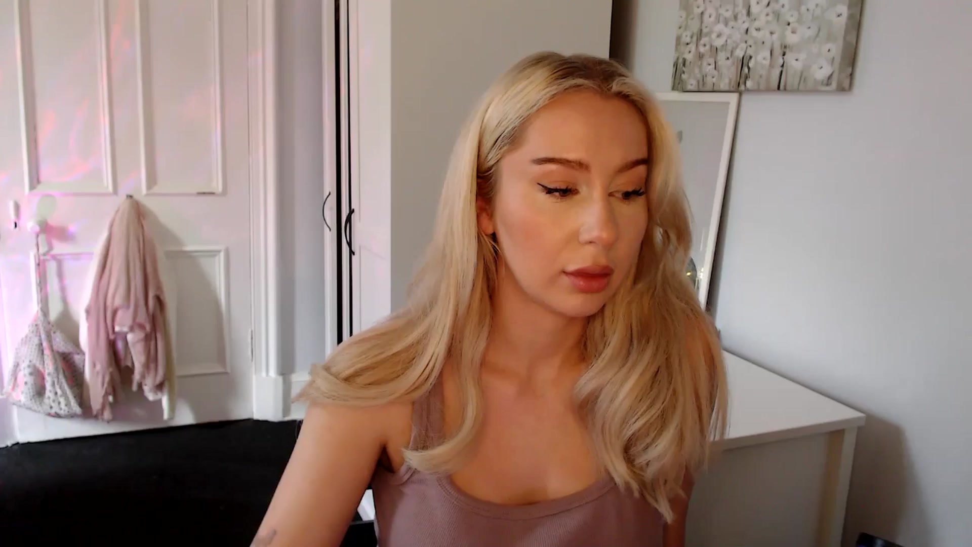 Gallery image thumbnail from British_Cutie's myfreecams stream on, 06/15/2025, 16:28 image 1 of 20