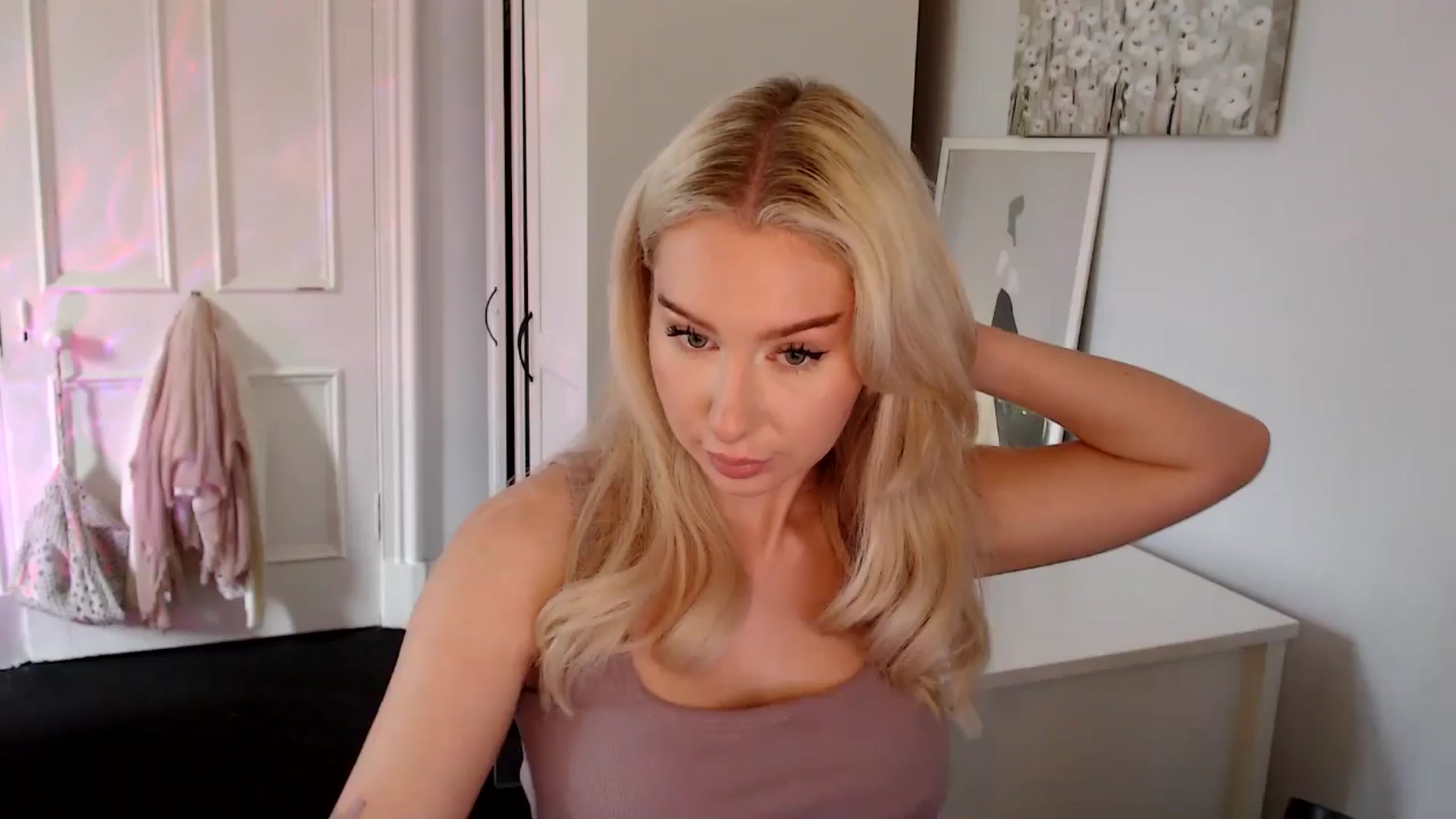 Gallery image thumbnail from British_Cutie's myfreecams stream on, 06/15/2025, 16:28 image 2 of 20