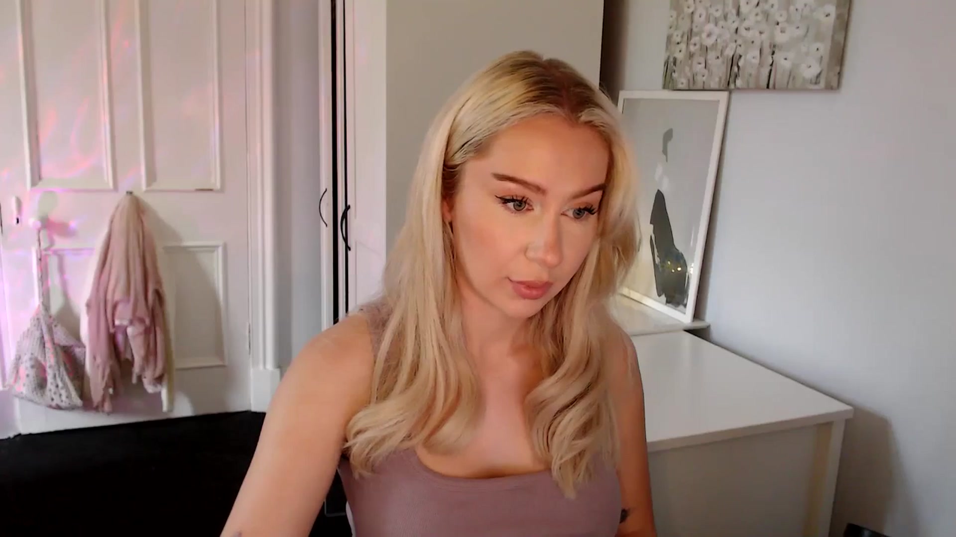 Gallery image thumbnail from British_Cutie's myfreecams stream on, 06/15/2025, 16:28 image 3 of 20