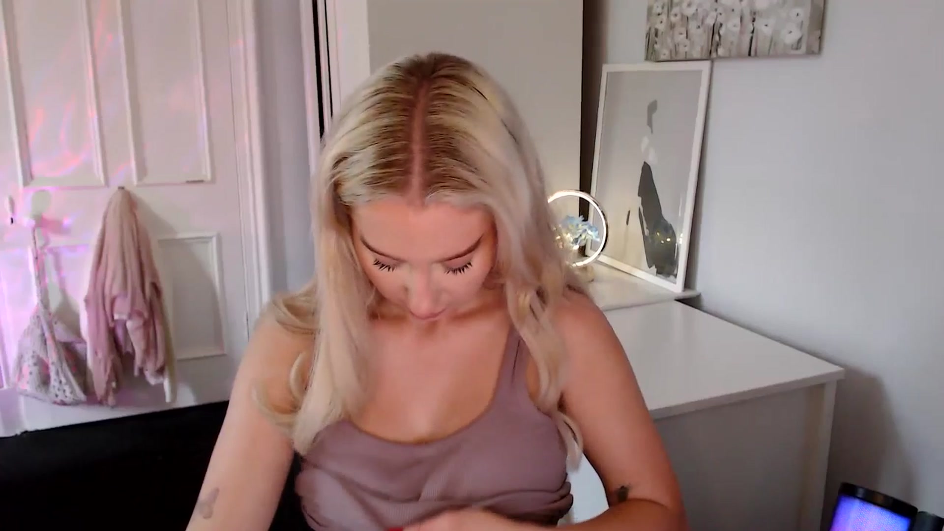 Gallery image thumbnail from British_Cutie's myfreecams stream on, 06/15/2025, 16:28 image 7 of 20