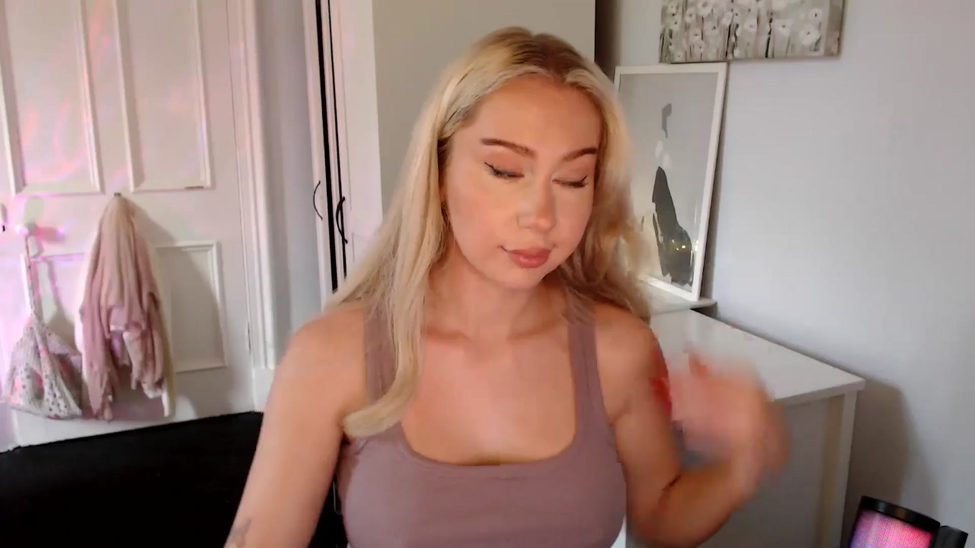 Gallery image thumbnail from British_Cutie's myfreecams stream on, 06/15/2025, 16:28 image 4 of 20