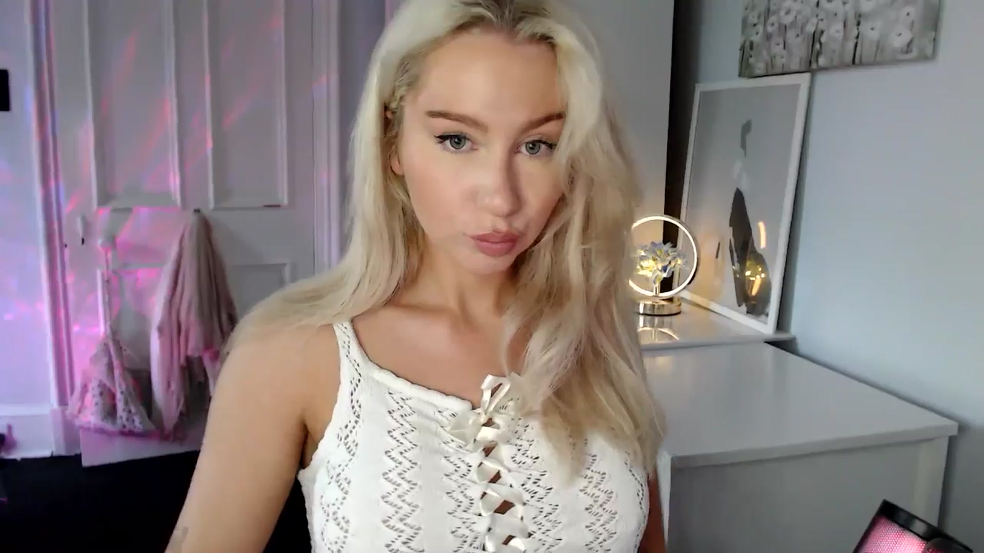 Gallery image thumbnail from British_Cutie's myfreecams stream on, 06/17/2025, 18:56 image 14 of 20