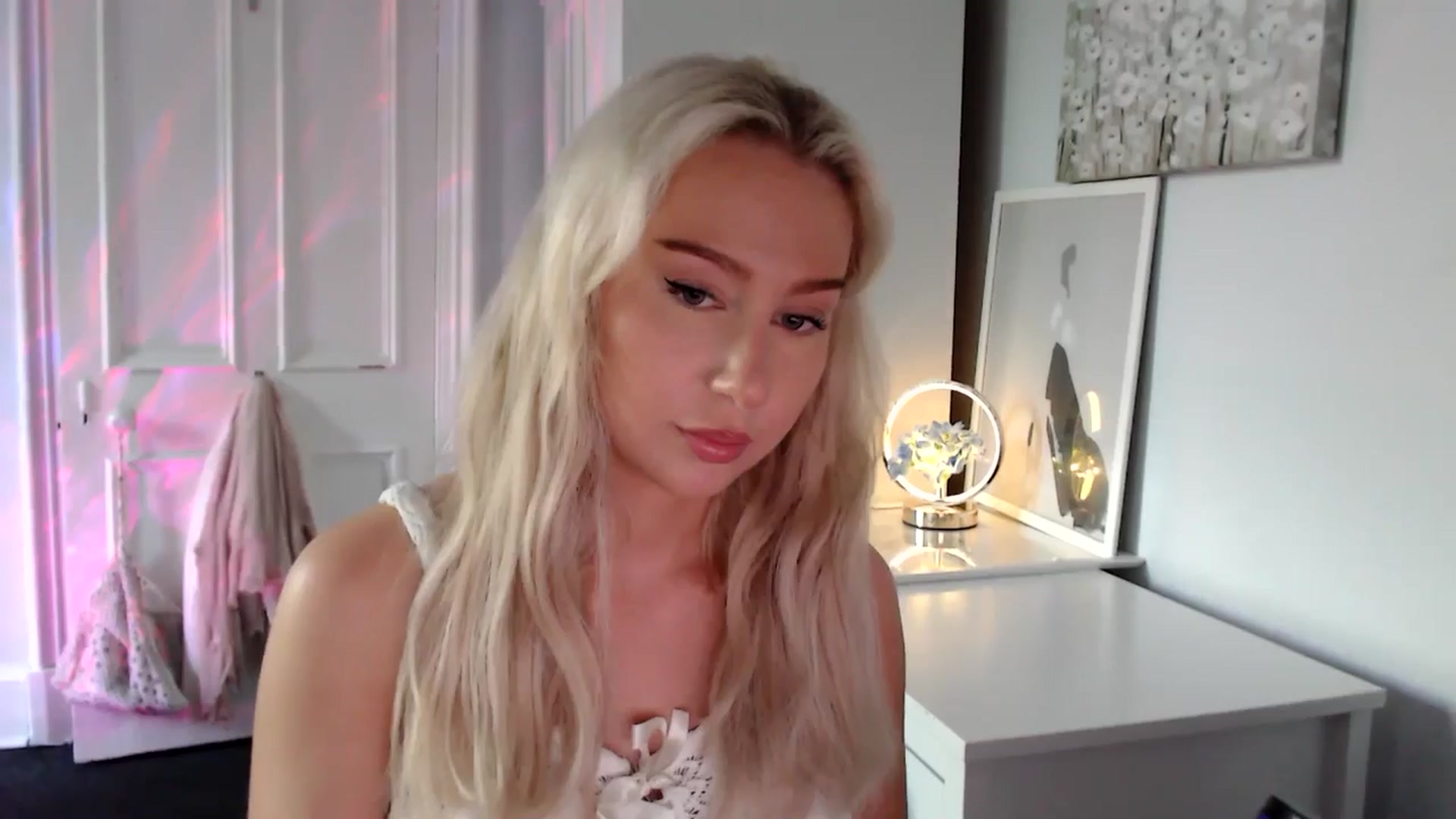 Gallery image thumbnail from British_Cutie's myfreecams stream on, 06/17/2025, 18:56 image 4 of 20
