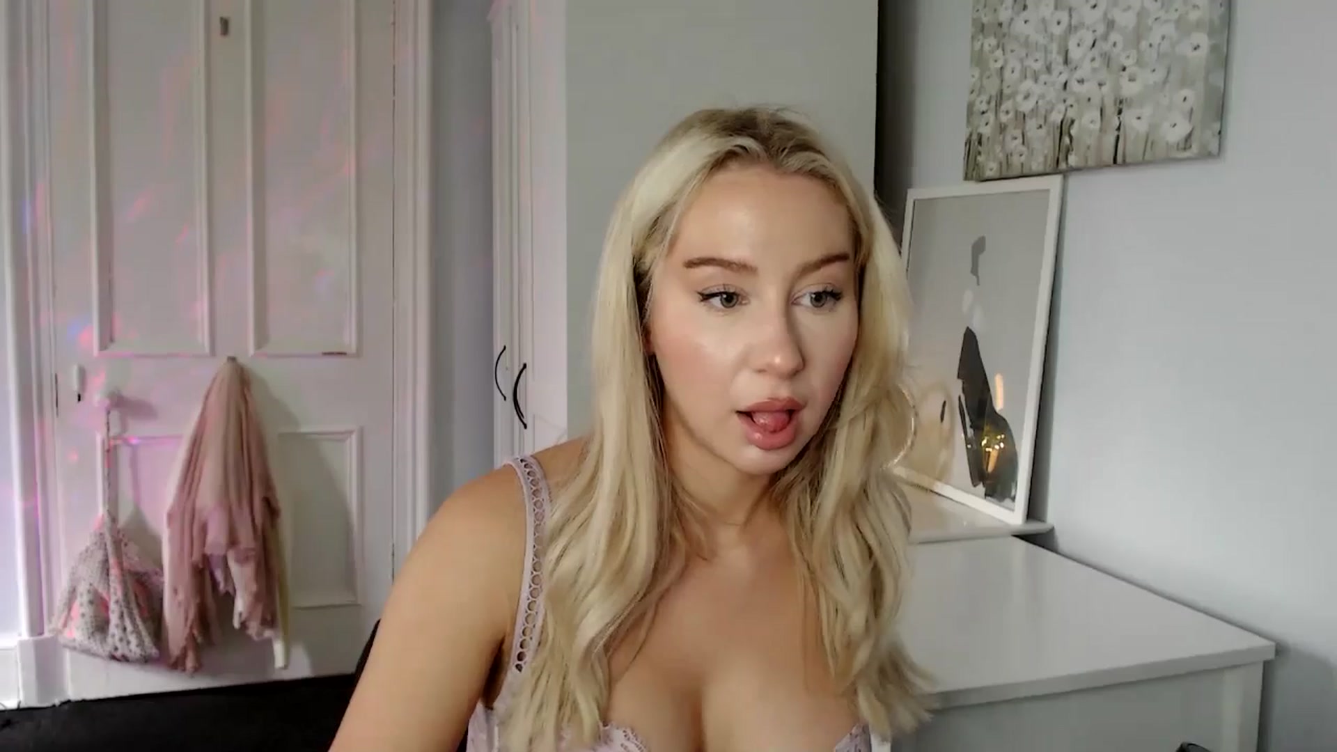Gallery image thumbnail from British_Cutie's myfreecams stream on, 06/18/2025, 14:09 image 19 of 20