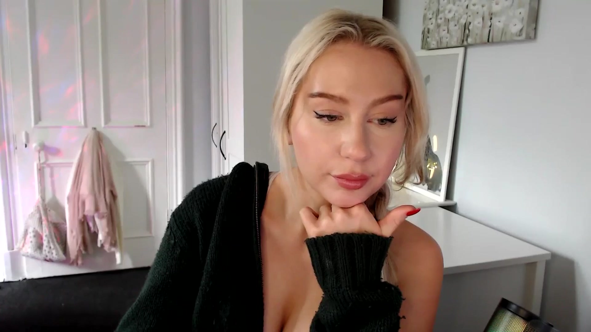 Gallery image thumbnail from British_Cutie's myfreecams stream on, 06/18/2025, 17:46 image 15 of 20