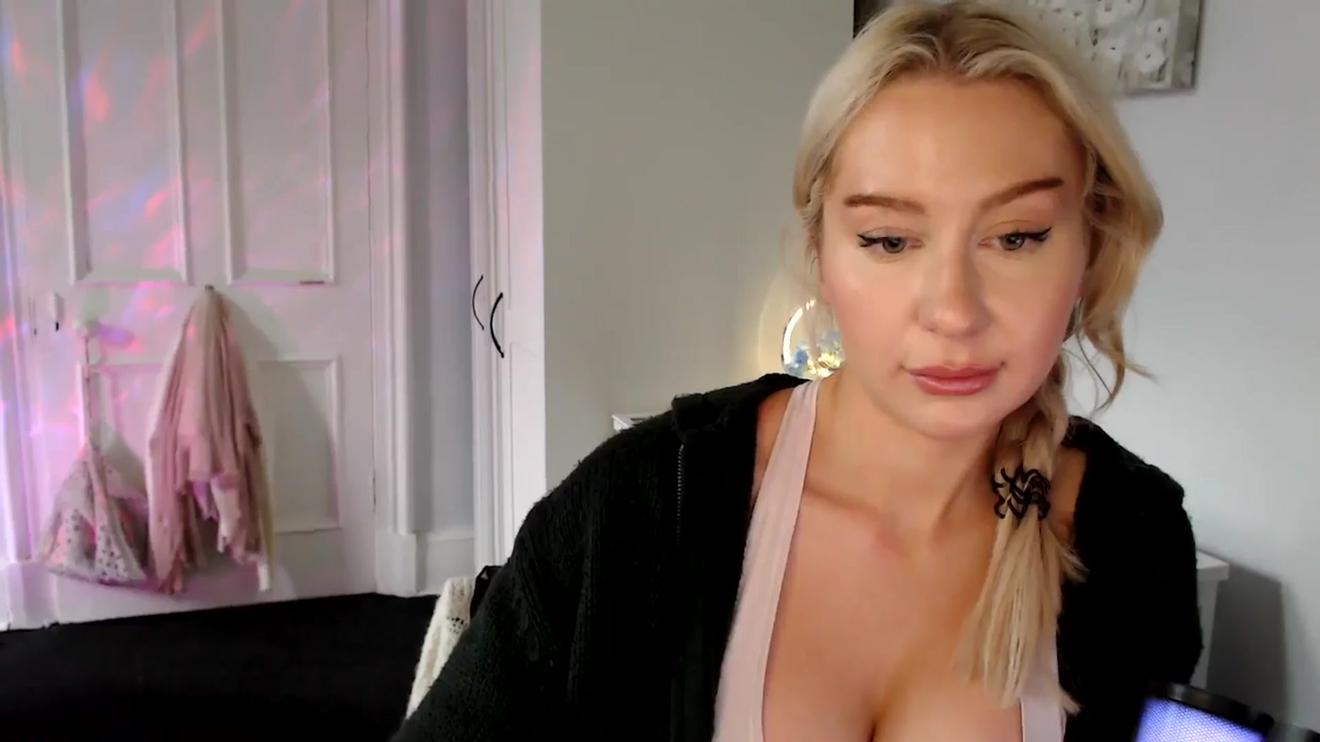 Gallery image thumbnail from British_Cutie's myfreecams stream on, 06/18/2025, 18:29 image 9 of 20