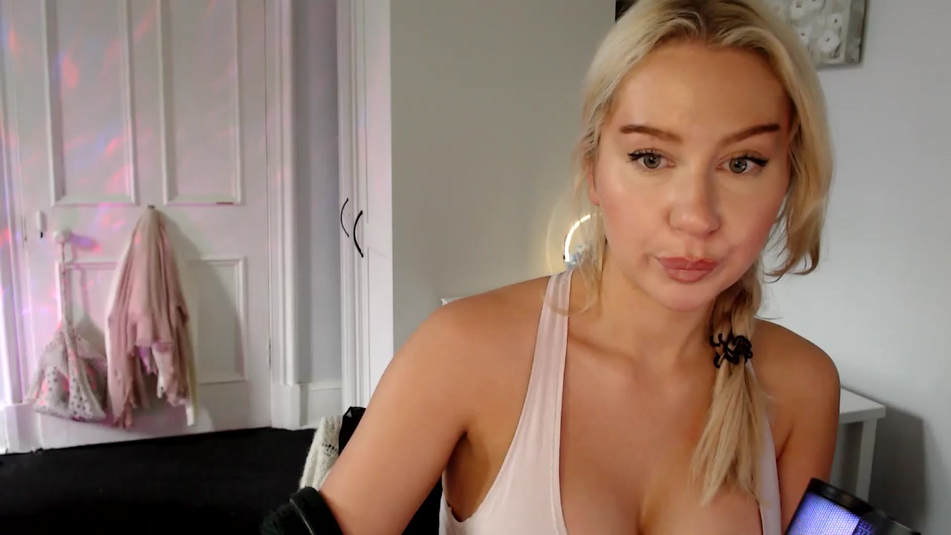 Gallery image thumbnail from British_Cutie's myfreecams stream on, 06/18/2025, 18:29 image 1 of 20