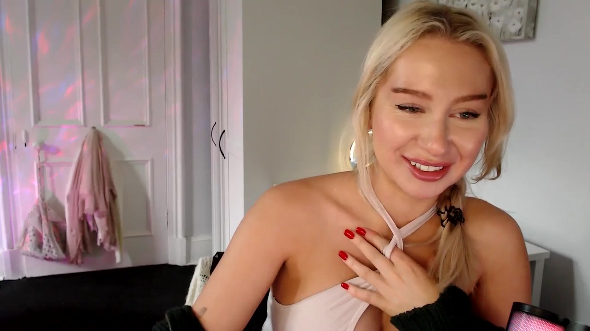 Gallery image thumbnail from British_Cutie's myfreecams stream on, 06/18/2025, 18:29 image 7 of 20