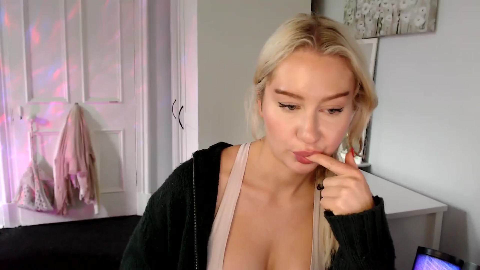 Gallery image thumbnail from British_Cutie's myfreecams stream on, 06/18/2025, 18:29 image 13 of 20