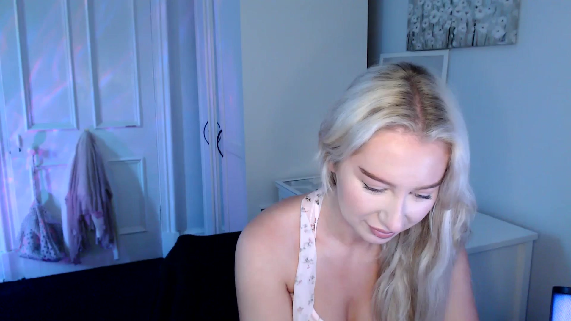 Gallery image thumbnail from British_Cutie's myfreecams stream on, 06/19/2025, 10:31 image 8 of 20