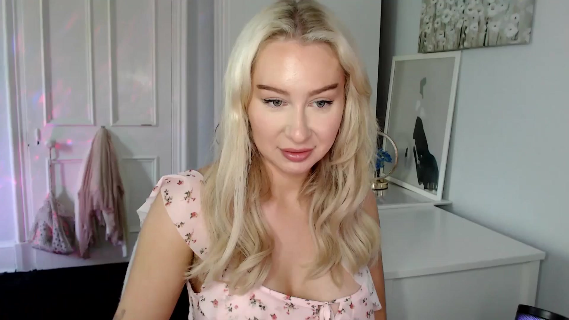Gallery image thumbnail from British_Cutie's myfreecams stream on, 06/19/2025, 11:36 image 16 of 20