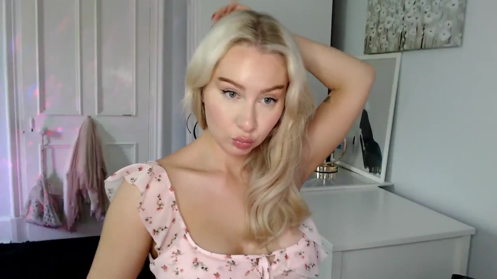 Gallery image thumbnail from British_Cutie's myfreecams stream on, 06/19/2025, 11:36 image 17 of 20