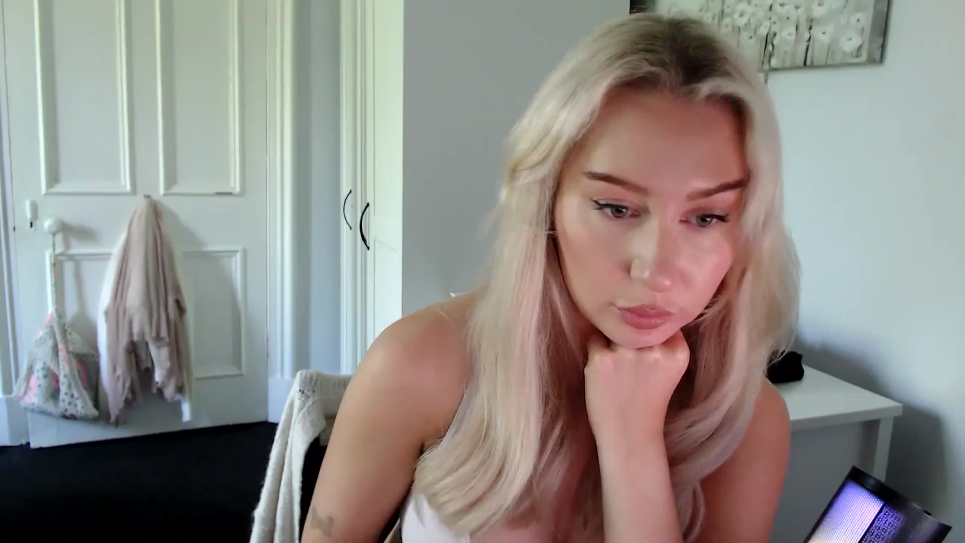 Gallery image thumbnail from British_Cutie's myfreecams stream on, 06/19/2025, 13:38 image 7 of 20