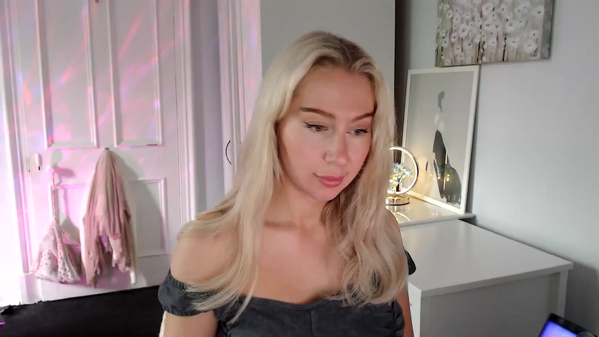 Gallery image thumbnail from British_Cutie's myfreecams stream on, 06/19/2025, 18:36 image 10 of 20