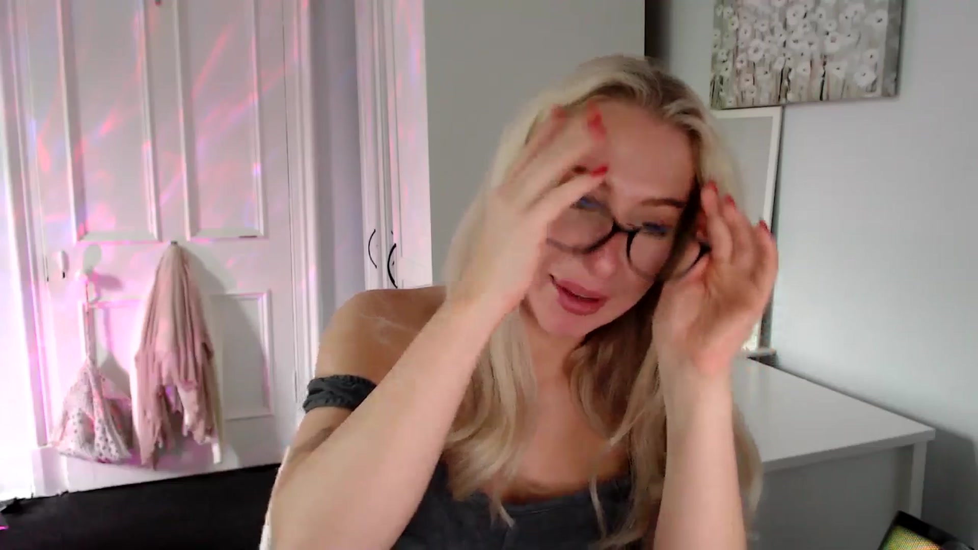 Gallery image thumbnail from British_Cutie's myfreecams stream on, 06/19/2025, 18:36 image 6 of 20