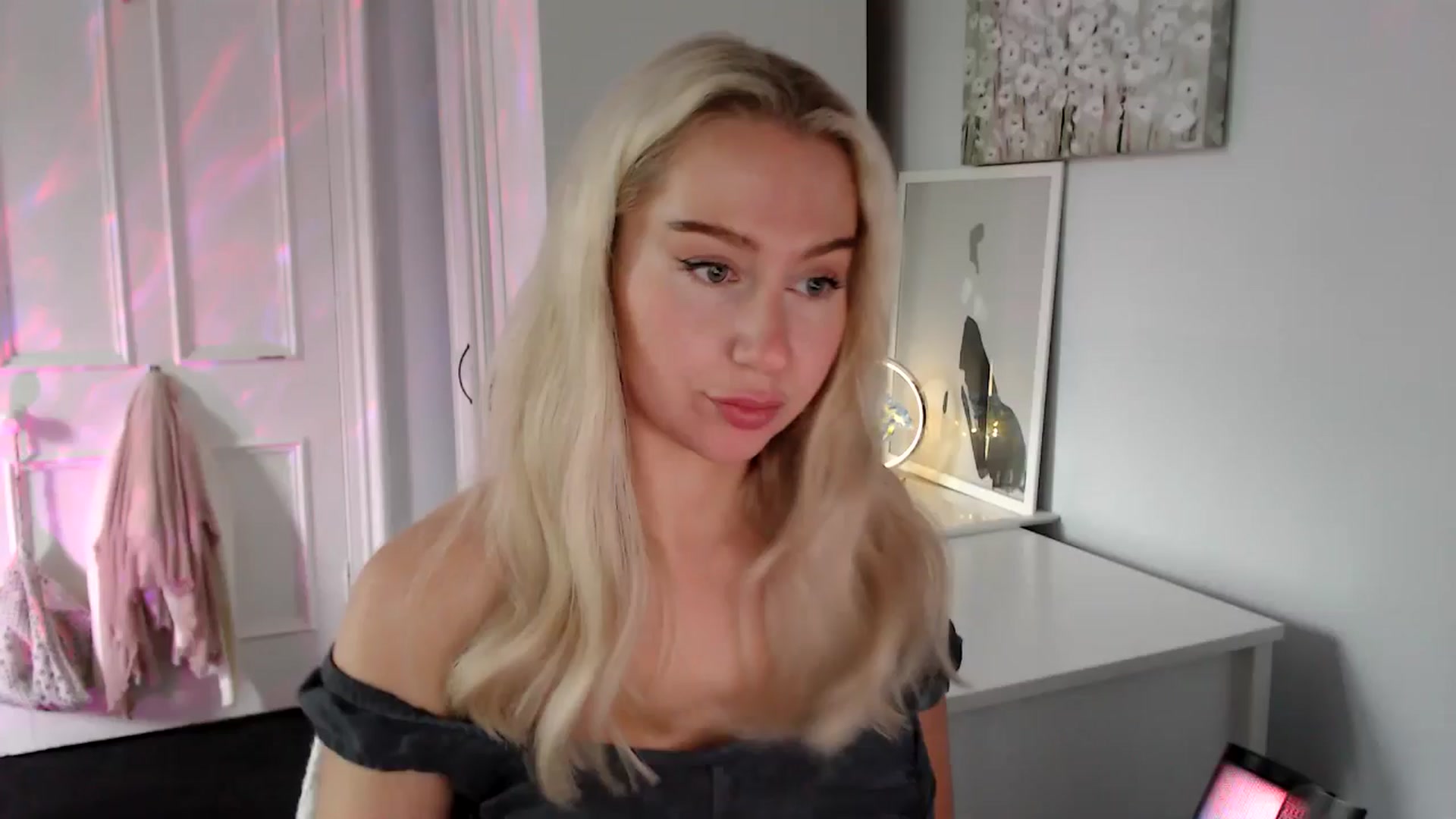Gallery image thumbnail from British_Cutie's myfreecams stream on, 06/19/2025, 18:36 image 4 of 20