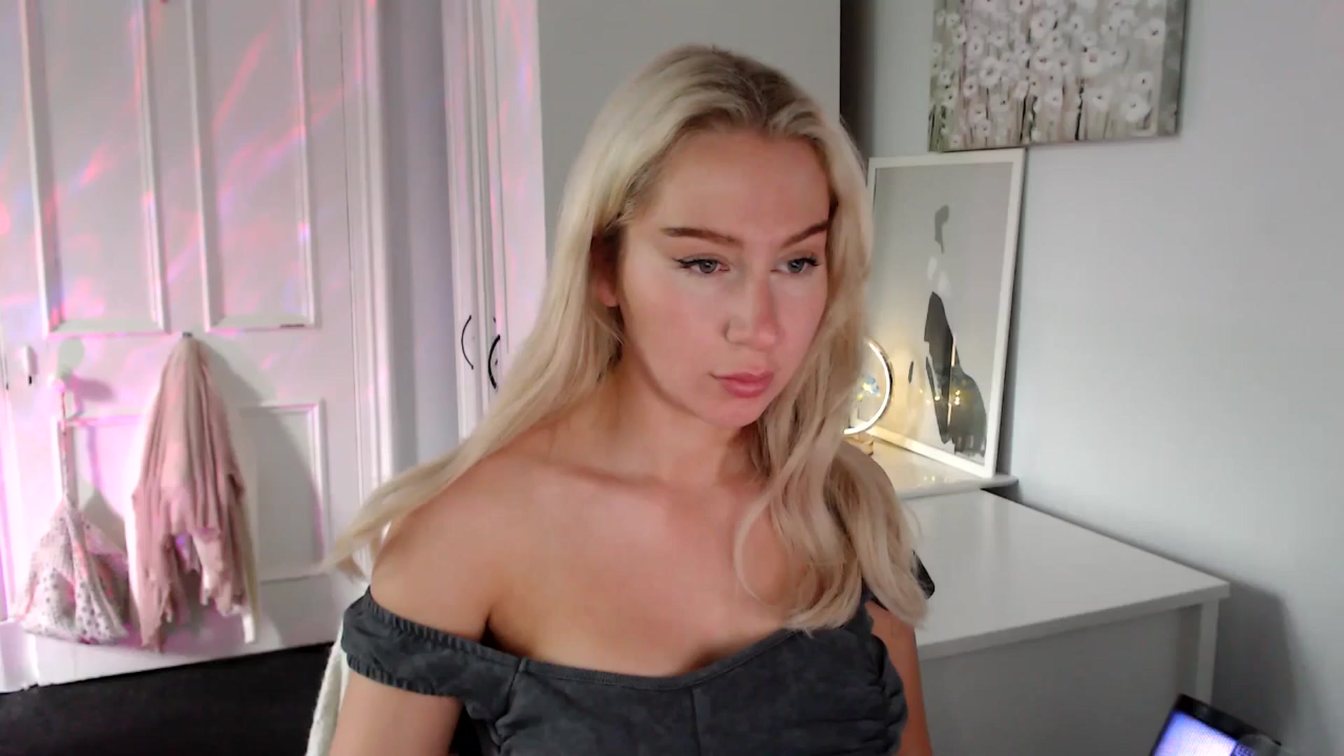 Gallery image thumbnail from British_Cutie's myfreecams stream on, 06/19/2025, 18:36 image 14 of 20