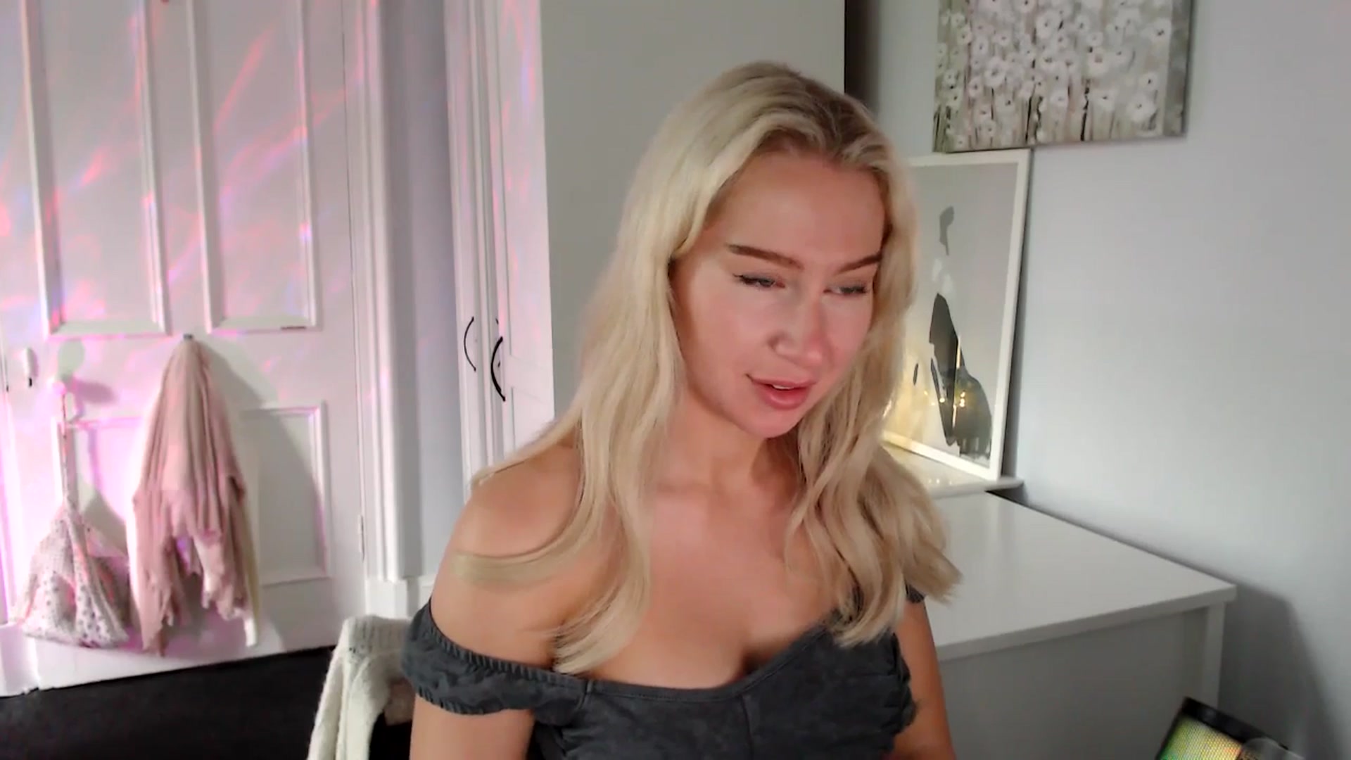 Gallery image thumbnail from British_Cutie's myfreecams stream on, 06/19/2025, 18:36 image 13 of 20