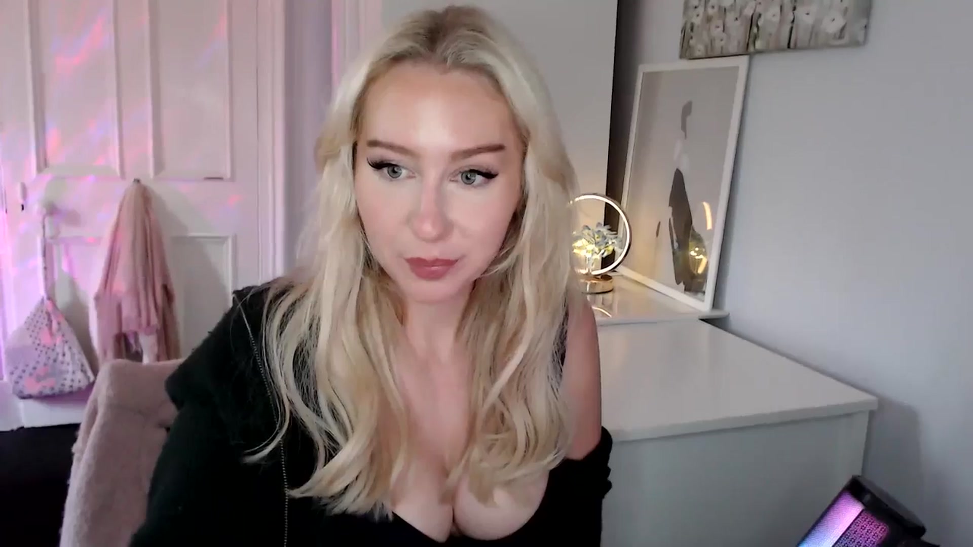 Gallery image thumbnail from British_Cutie's myfreecams stream on, 06/27/2025, 18:50 image 8 of 20